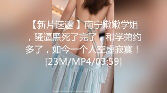 纯情大奶嫩妹露脸发骚勾搭狼友，校花级颜值流着口水要舔狼友的大鸡巴，互动撩骚揉奶玩逼看特写，精彩又刺激